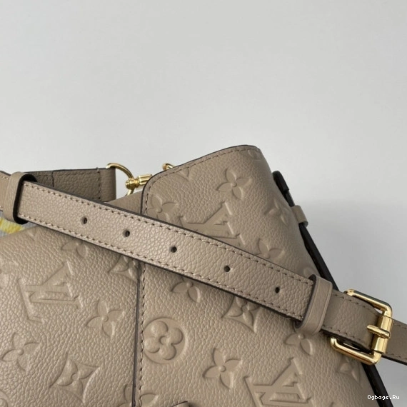 MÉTIS POCHETTE VUITTON LOUIS 0411